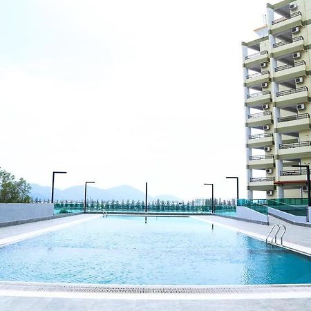 Marina Heights Seaview Resort Apartment II Lumut Ngoại thất bức ảnh